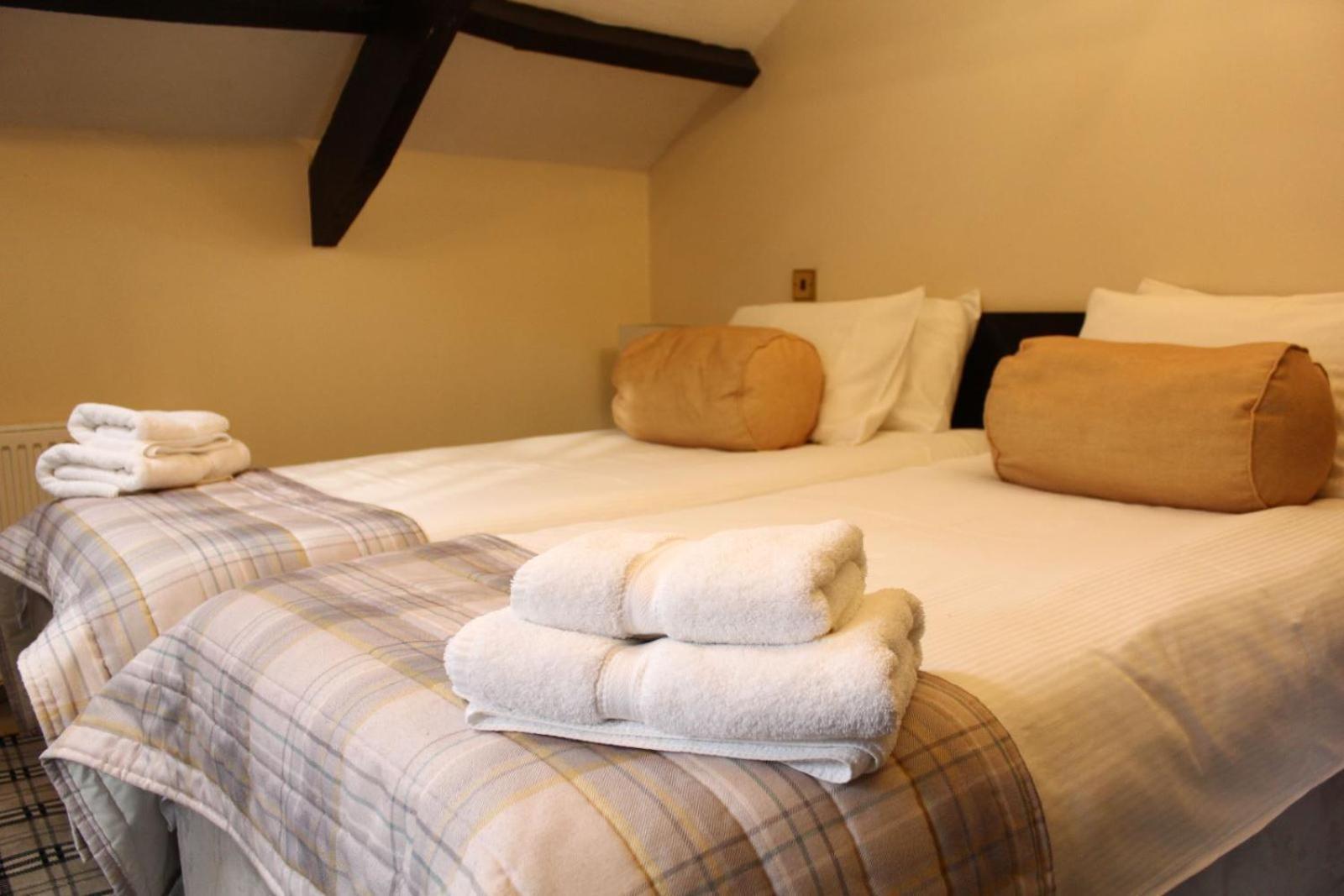 Pencoed House Estate Guest House คาร์ดิฟฟ์ ภายนอก รูปภาพ