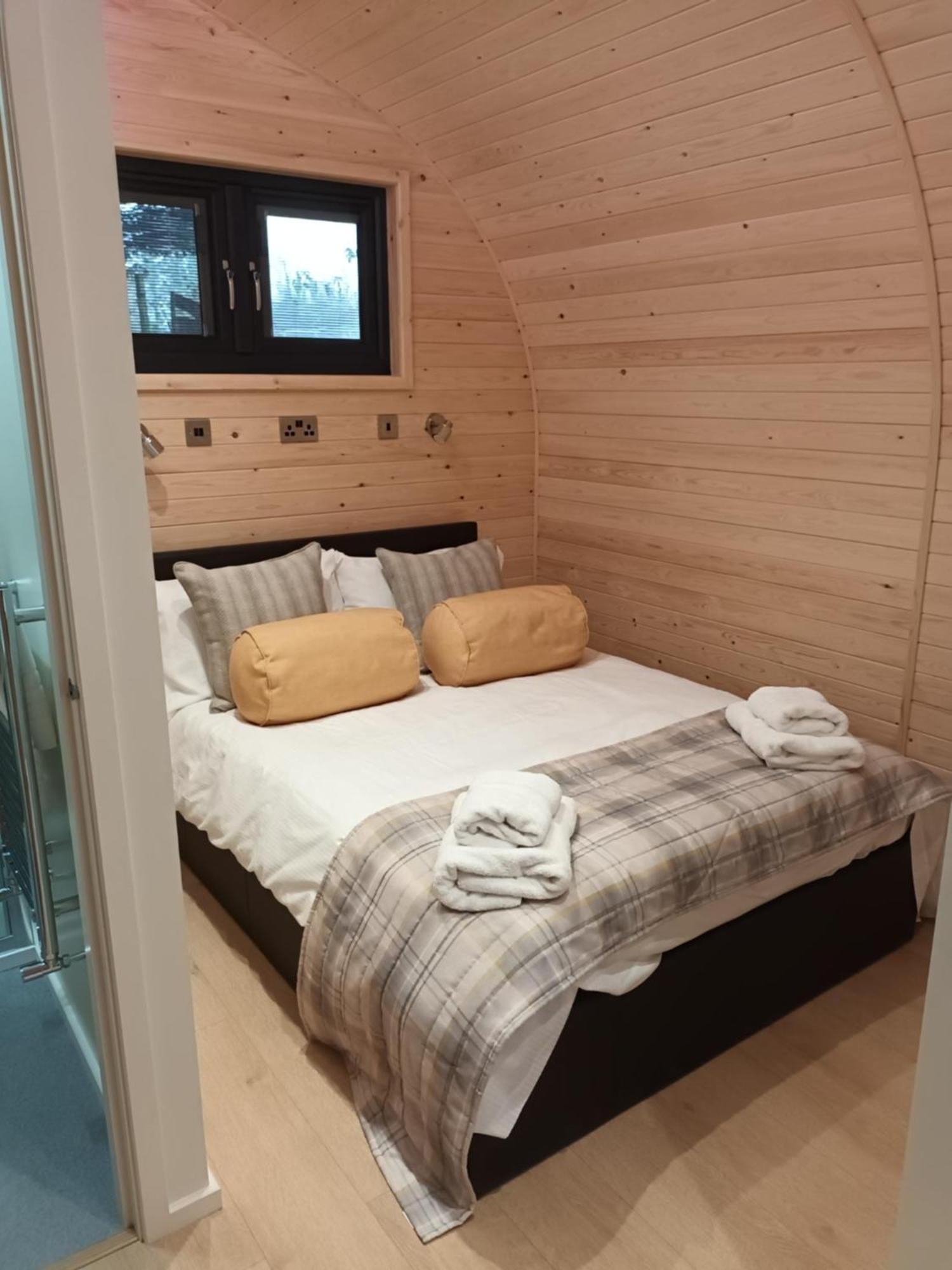 Pencoed House Estate Guest House คาร์ดิฟฟ์ ภายนอก รูปภาพ