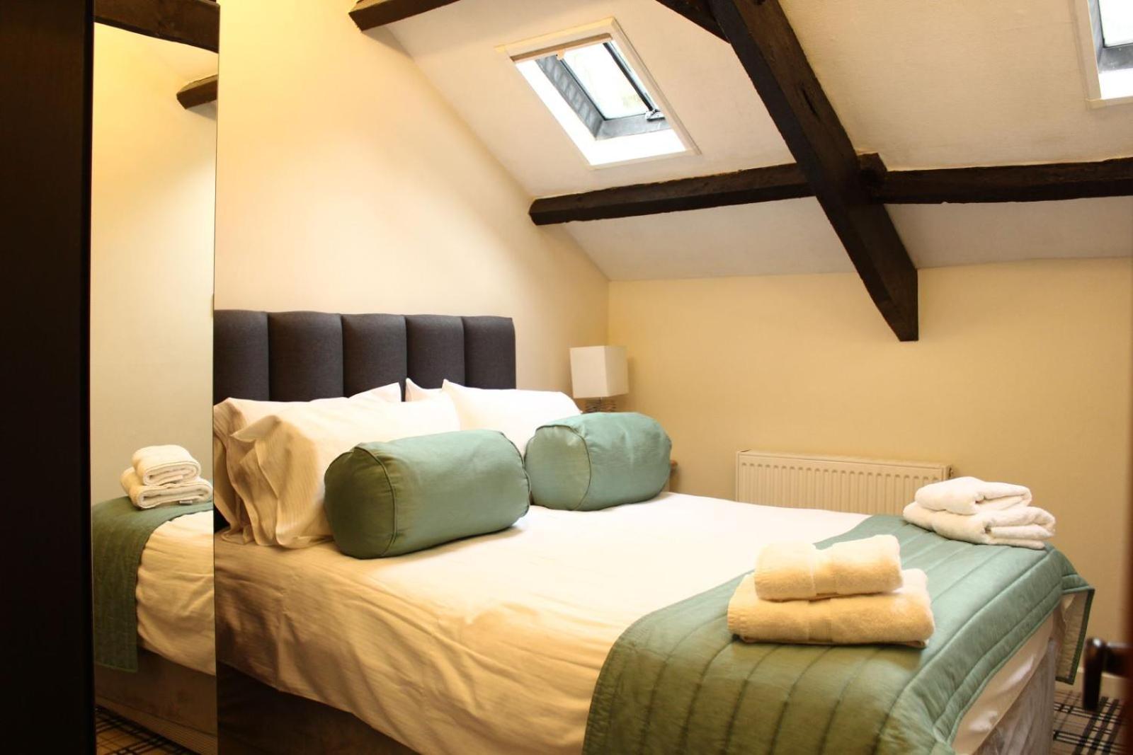 Pencoed House Estate Guest House คาร์ดิฟฟ์ ภายนอก รูปภาพ