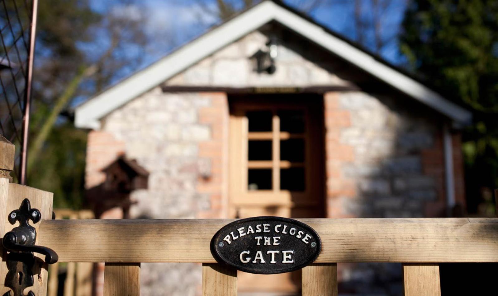 Pencoed House Estate Guest House คาร์ดิฟฟ์ ภายนอก รูปภาพ
