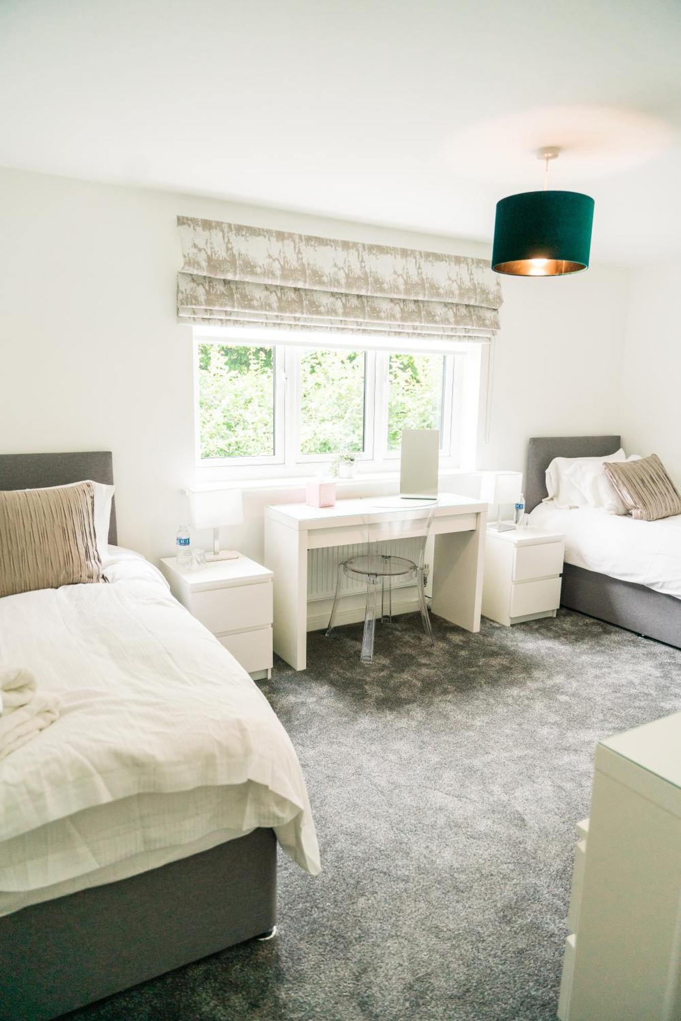 Pencoed House Estate Guest House คาร์ดิฟฟ์ ภายนอก รูปภาพ