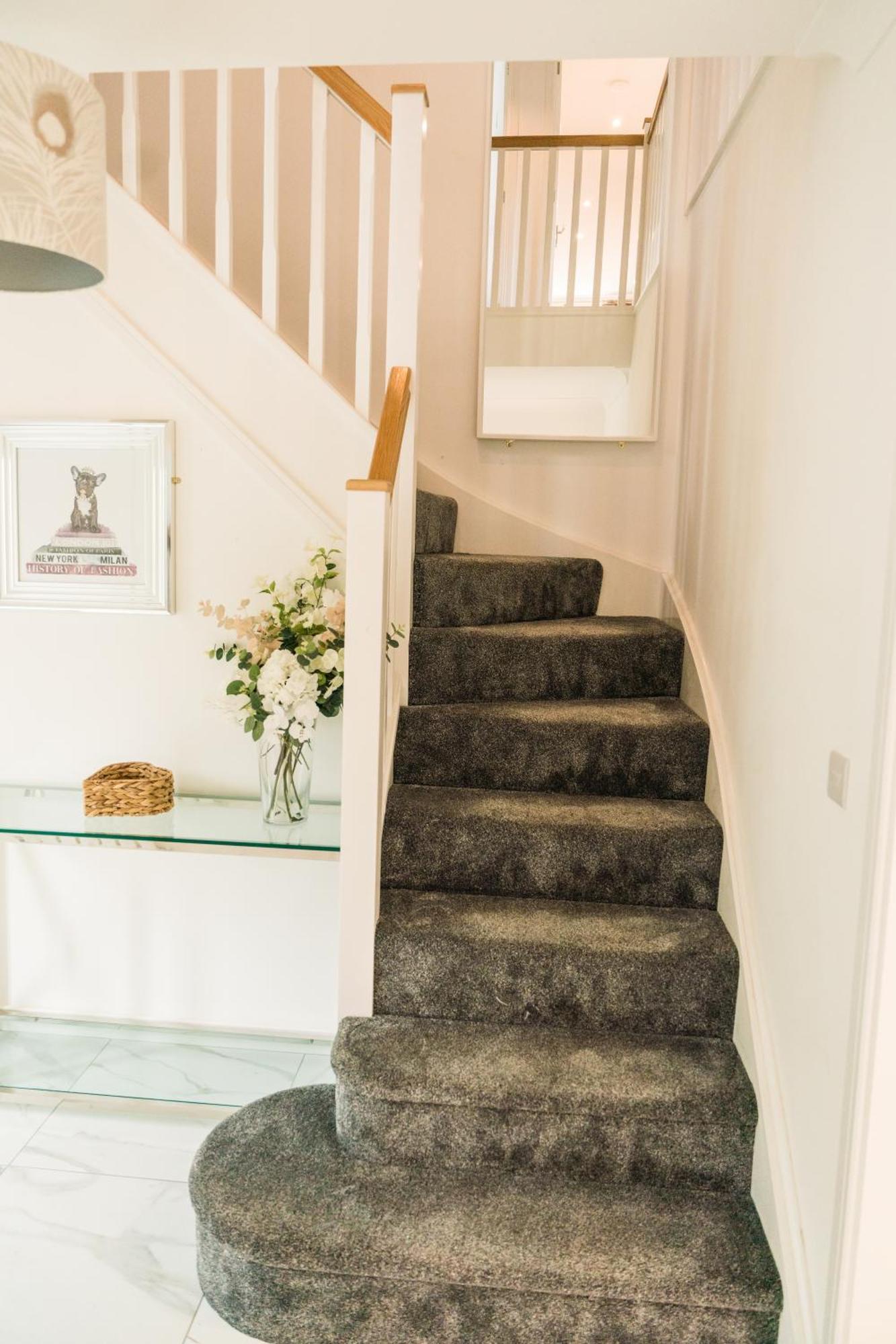 Pencoed House Estate Guest House คาร์ดิฟฟ์ ภายนอก รูปภาพ