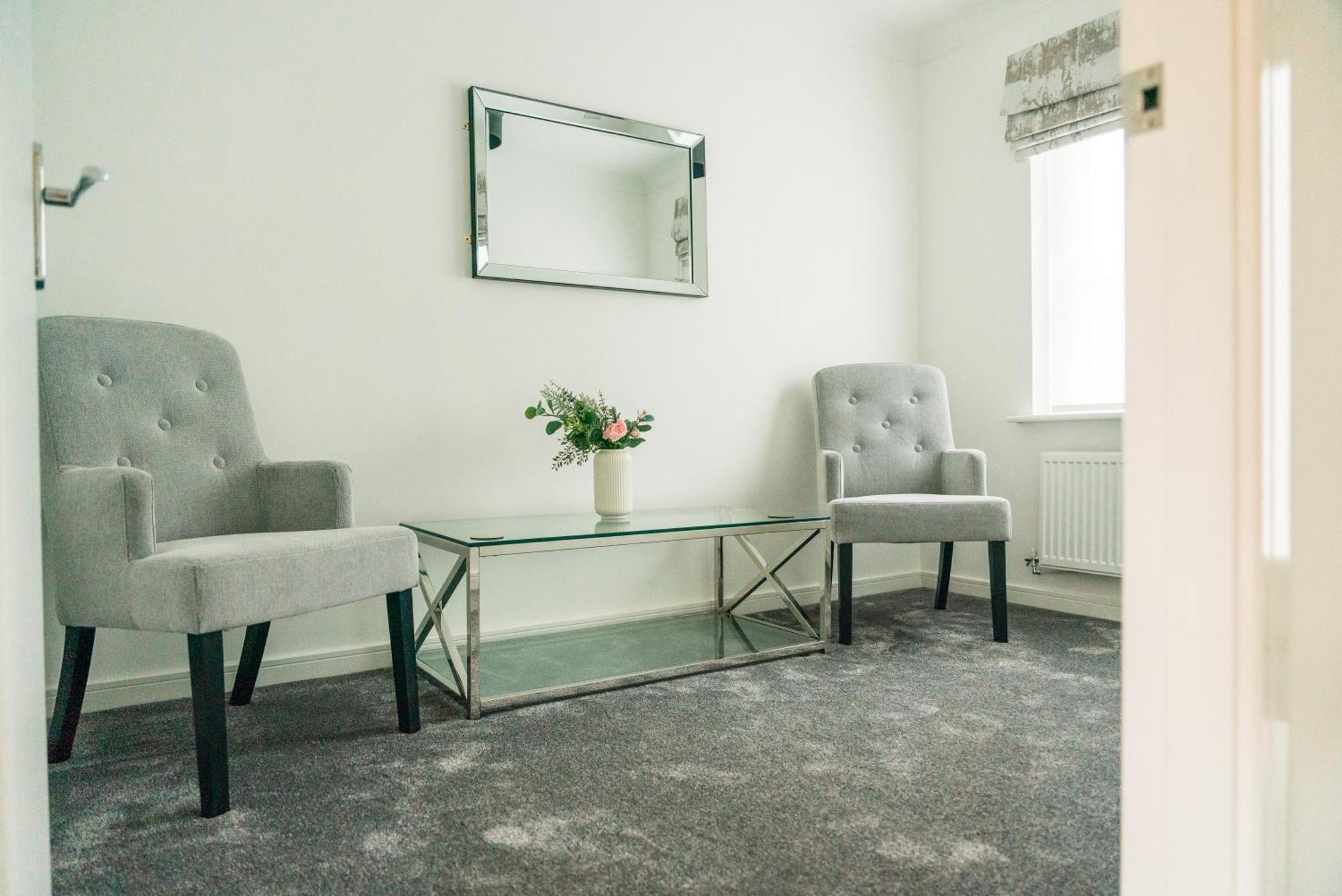 Pencoed House Estate Guest House คาร์ดิฟฟ์ ภายนอก รูปภาพ