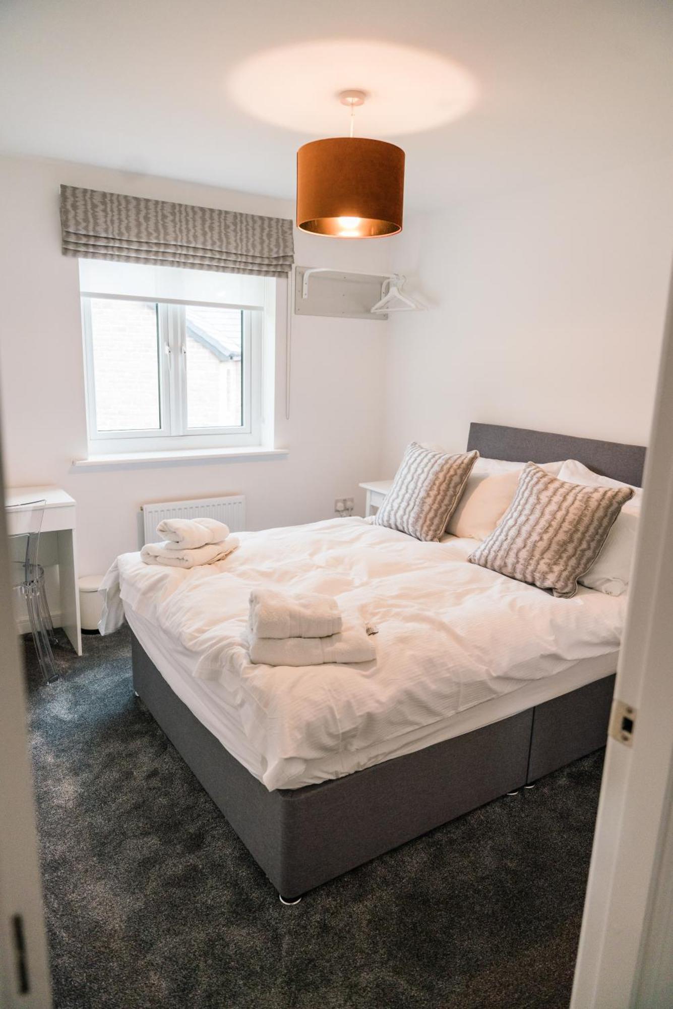 Pencoed House Estate Guest House คาร์ดิฟฟ์ ภายนอก รูปภาพ