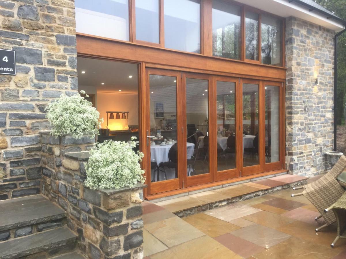 Pencoed House Estate Guest House คาร์ดิฟฟ์ ภายนอก รูปภาพ