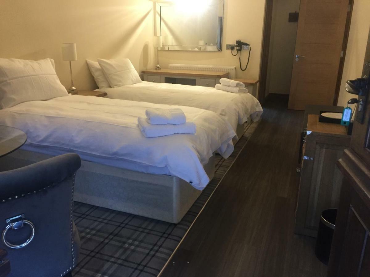 Pencoed House Estate Guest House คาร์ดิฟฟ์ ภายนอก รูปภาพ