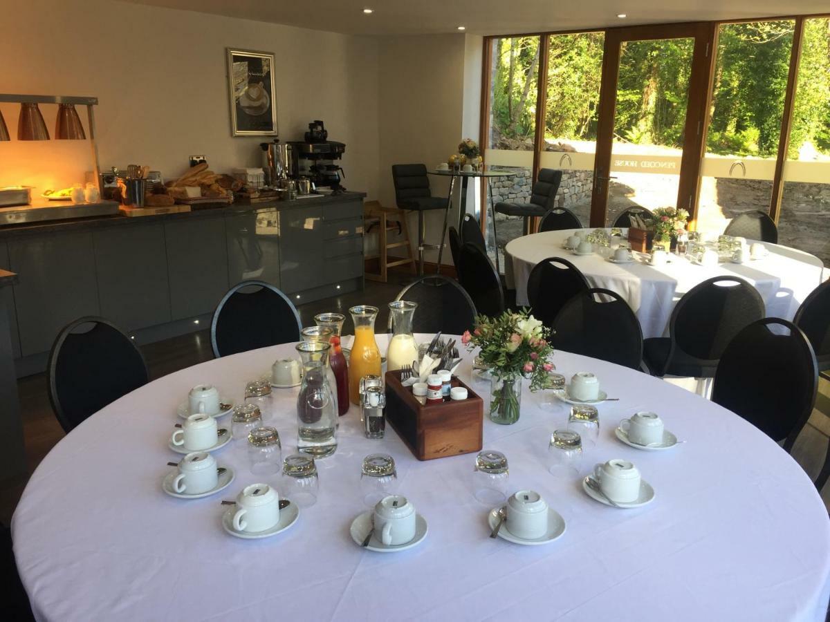 Pencoed House Estate Guest House คาร์ดิฟฟ์ ภายนอก รูปภาพ