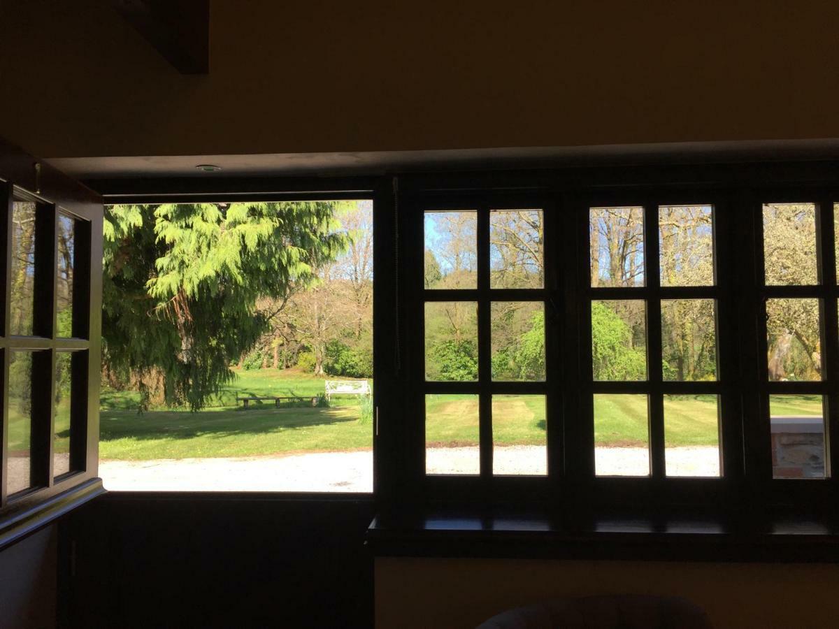Pencoed House Estate Guest House คาร์ดิฟฟ์ ภายนอก รูปภาพ