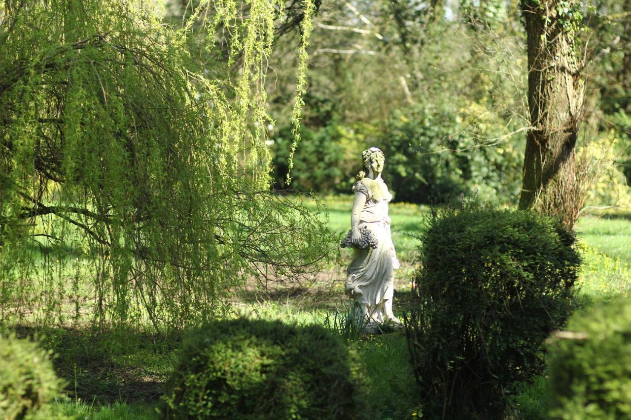 Pencoed House Estate Guest House คาร์ดิฟฟ์ ภายนอก รูปภาพ